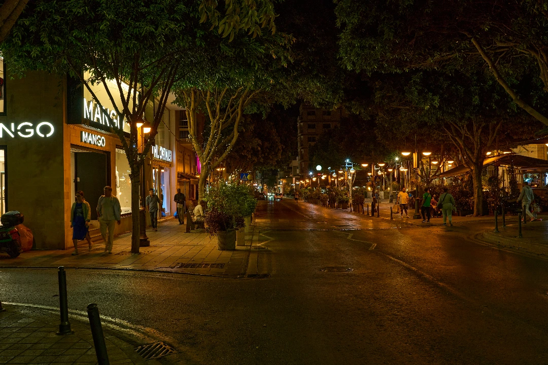 limassol anexartisias street at night